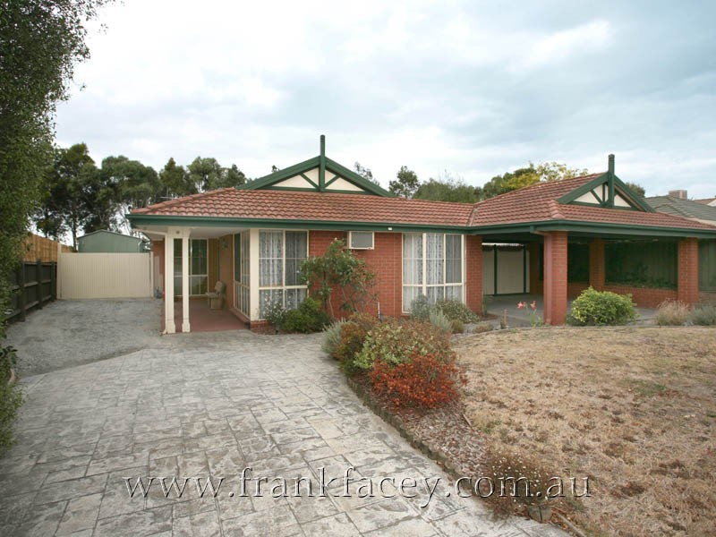 49 Hedgeley Drive, Berwick VIC 3806