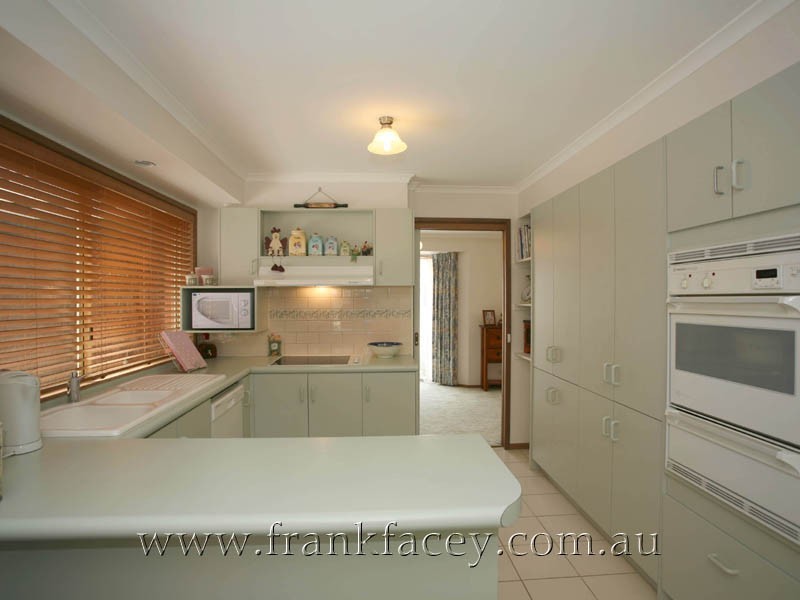 49 Hedgeley Drive, Berwick VIC 3806