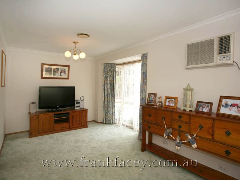 49 Hedgeley Drive, Berwick VIC 3806