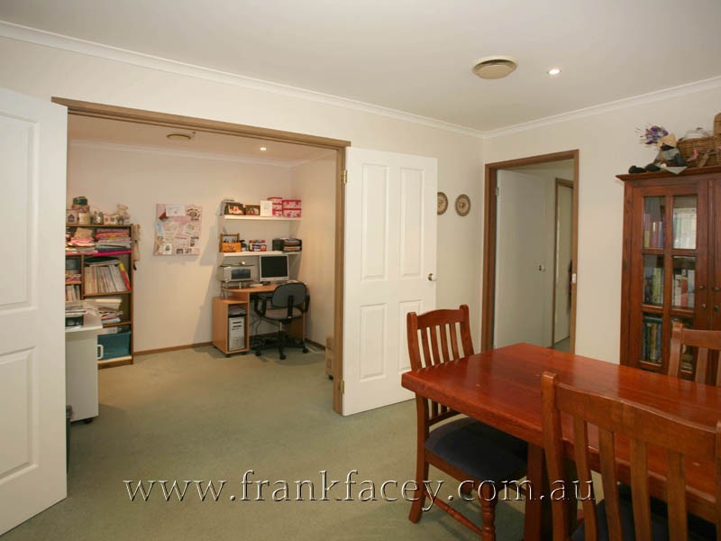 49 Hedgeley Drive, Berwick VIC 3806