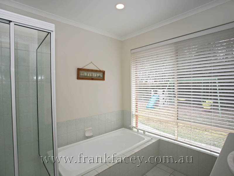 49 Hedgeley Drive, Berwick VIC 3806