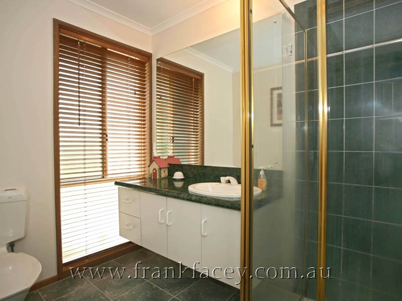 49 Hedgeley Drive, Berwick VIC 3806