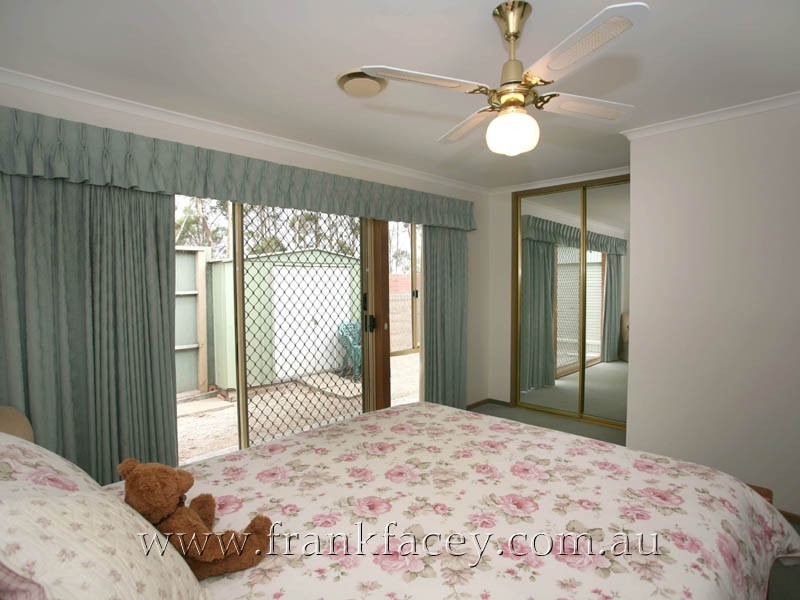 49 Hedgeley Drive, Berwick VIC 3806