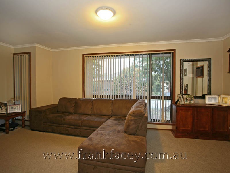 2/81 Princes Highway, Beaconsfield VIC 3807