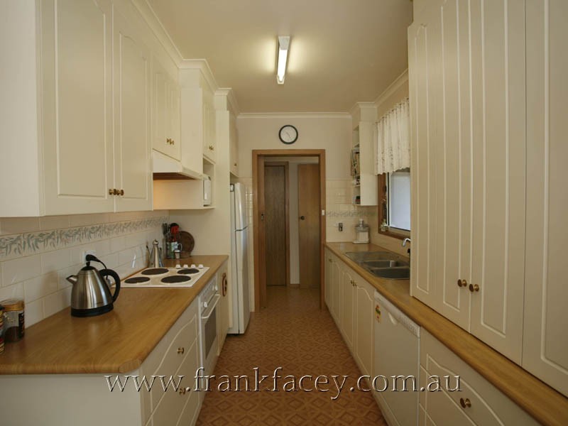 1 Linton Court, Berwick VIC 3806