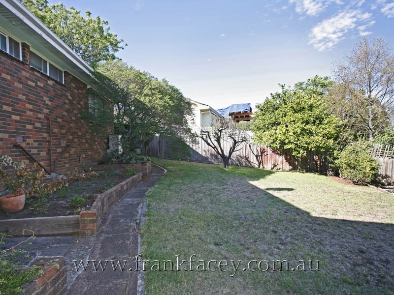 1 Linton Court, Berwick VIC 3806