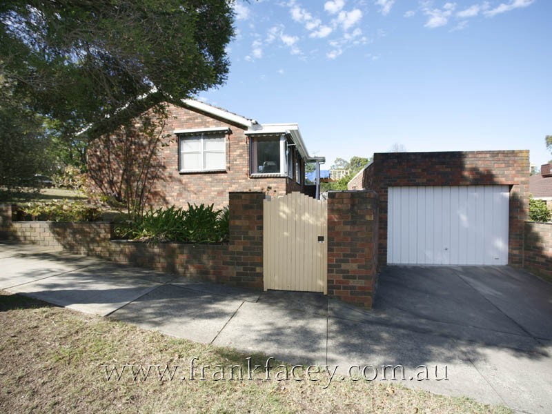 1 Linton Court, Berwick VIC 3806