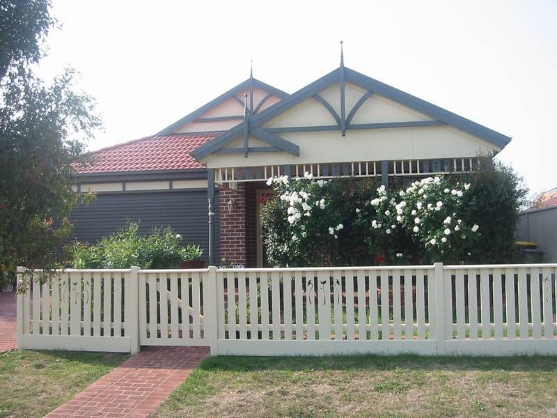 4 Cathedral Close, Pakenham VIC 3810