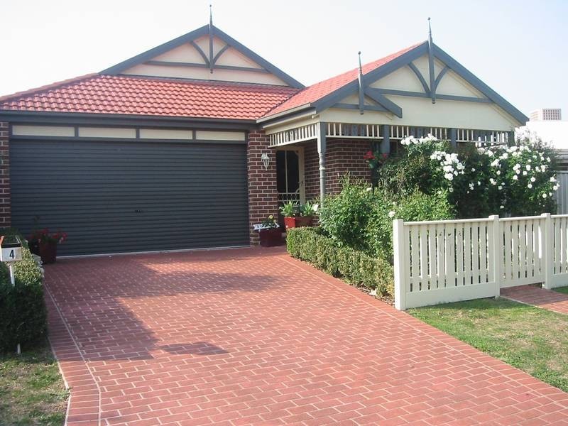 4 Cathedral Close, Pakenham VIC 3810