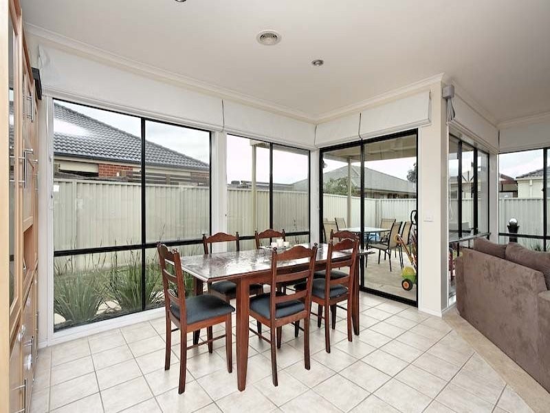 6 Latrobe Avenue, Pakenham VIC 3810