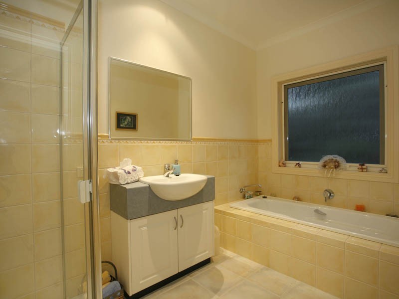 6 Ascot Rise, Berwick VIC 3806