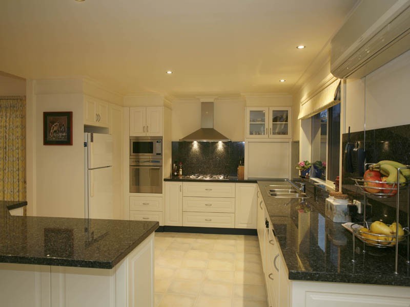 6 Ascot Rise, Berwick VIC 3806