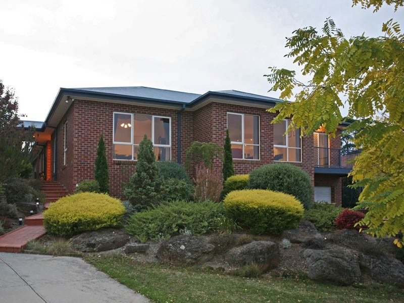 6 Ascot Rise, Berwick VIC 3806