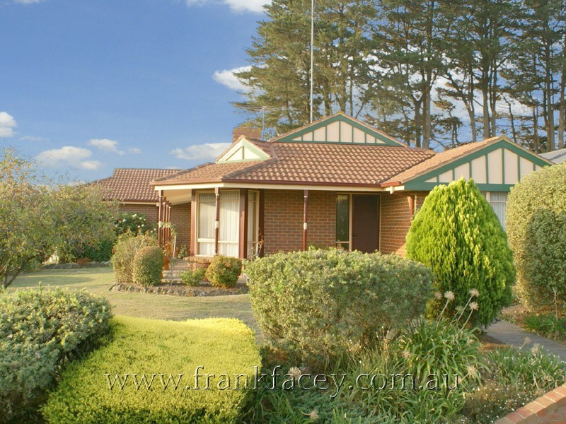 14 Millgrove Way, Berwick VIC 3806