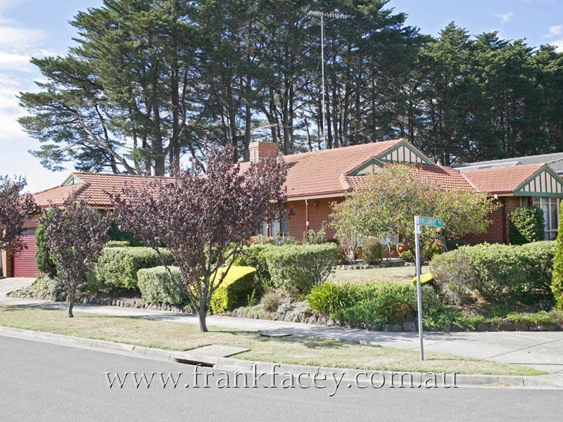 14 Millgrove Way, Berwick VIC 3806