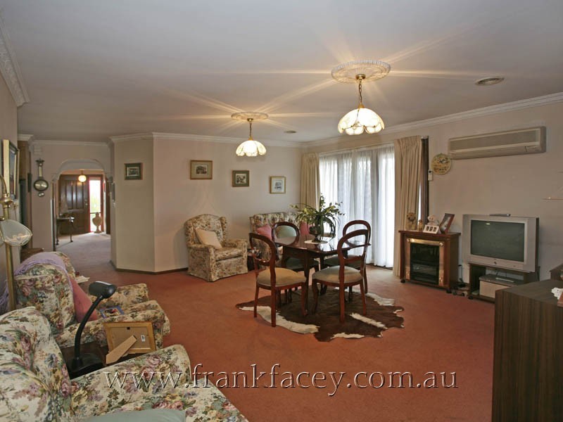 14 Millgrove Way, Berwick VIC 3806