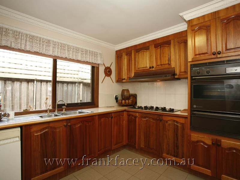 14 Millgrove Way, Berwick VIC 3806