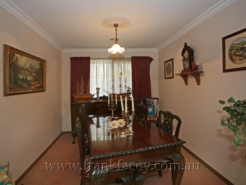 14 Millgrove Way, Berwick VIC 3806