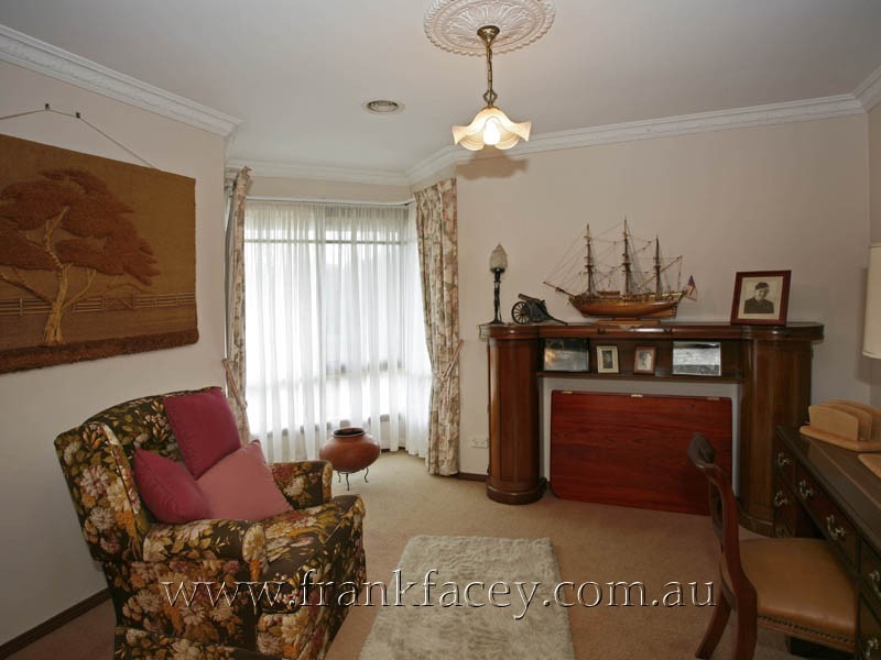 14 Millgrove Way, Berwick VIC 3806