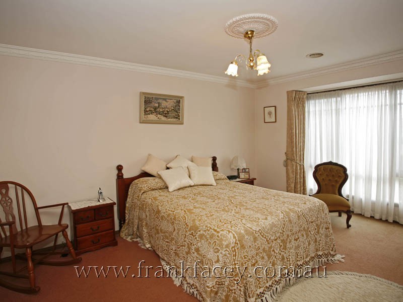 14 Millgrove Way, Berwick VIC 3806