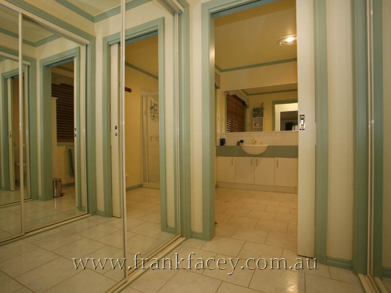 6 Cullen Close, Berwick VIC 3806