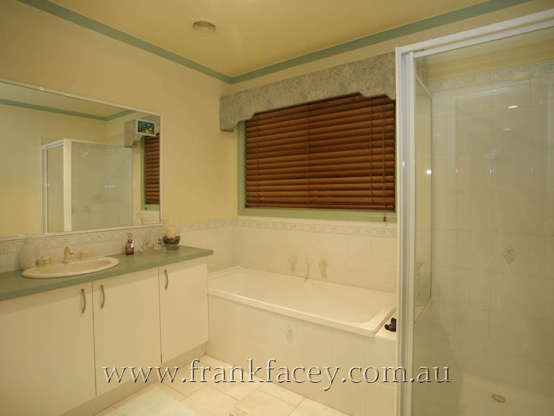 6 Cullen Close, Berwick VIC 3806