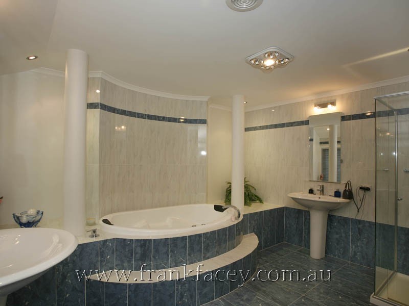 6 Royal Crescent, Beaconsfield VIC 3807