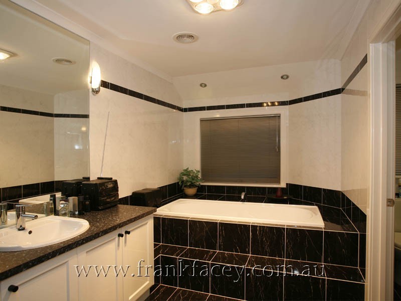 6 Royal Crescent, Beaconsfield VIC 3807