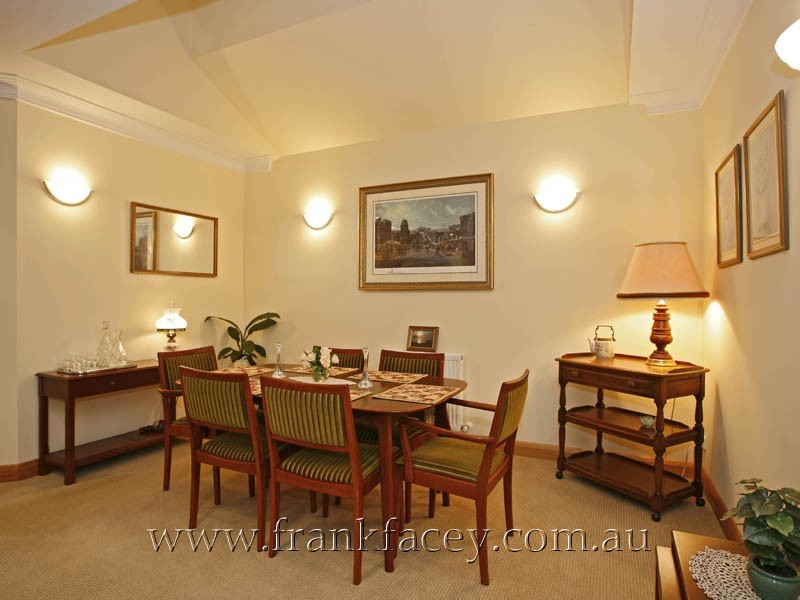 15 Gloucester Avenue, Berwick VIC 3806