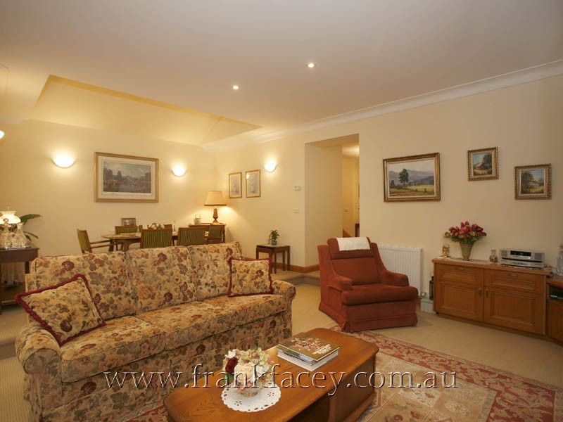 15 Gloucester Avenue, Berwick VIC 3806