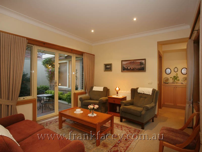 15 Gloucester Avenue, Berwick VIC 3806