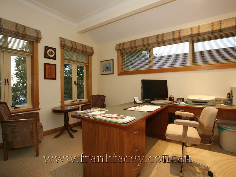 15 Gloucester Avenue, Berwick VIC 3806