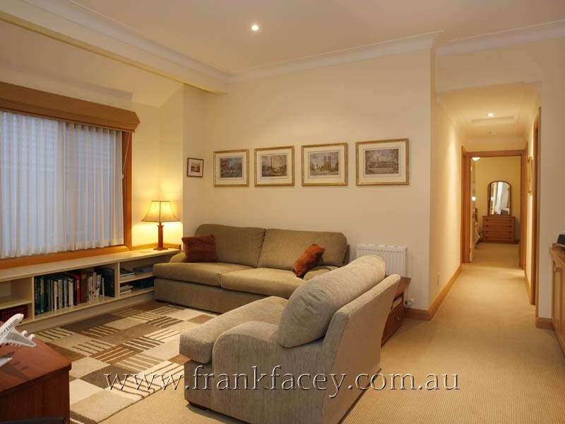 15 Gloucester Avenue, Berwick VIC 3806