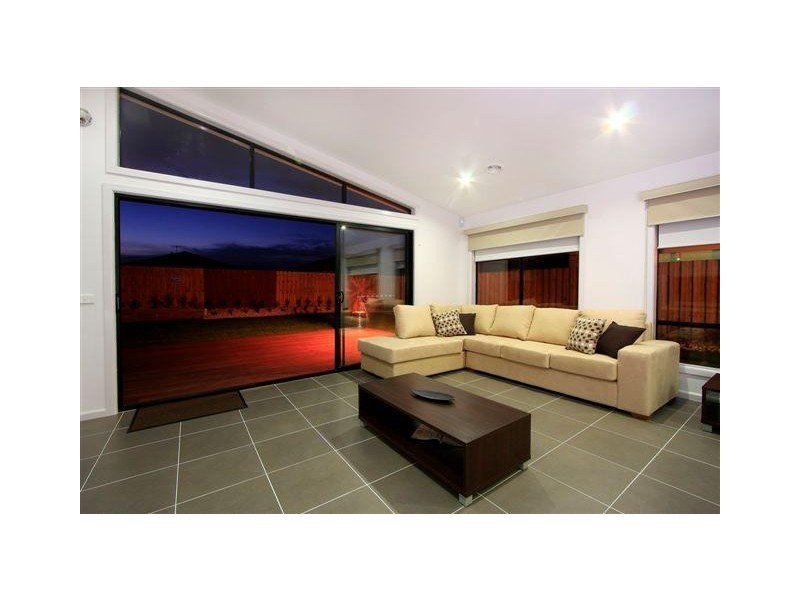 3 Aisbett Close, Lynbrook VIC 3975