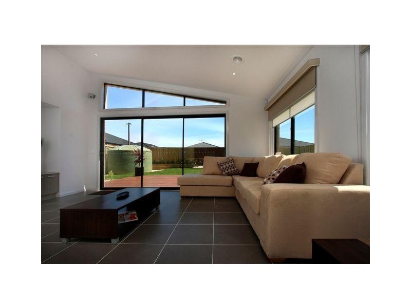 3 Aisbett Close, Lynbrook VIC 3975