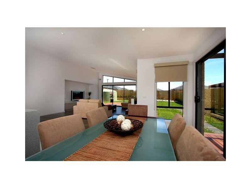 3 Aisbett Close, Lynbrook VIC 3975