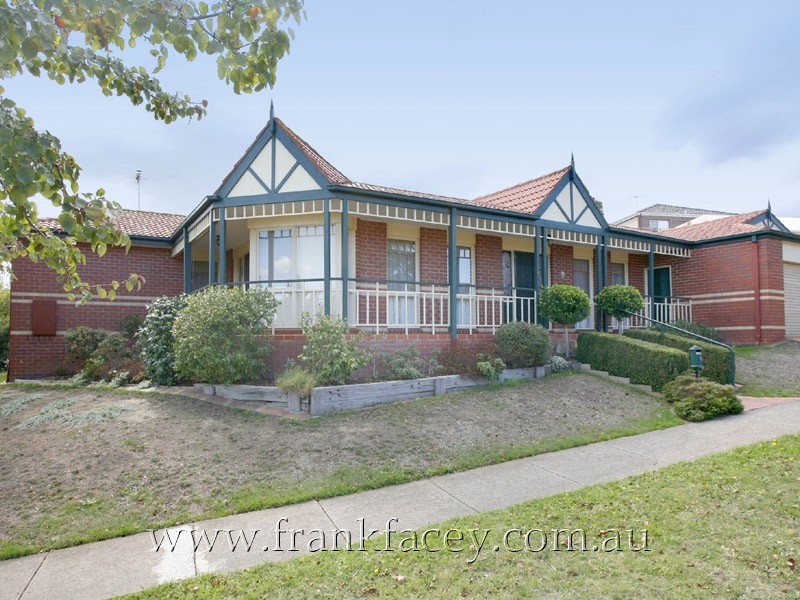 6 Julius Court, Berwick VIC 3806