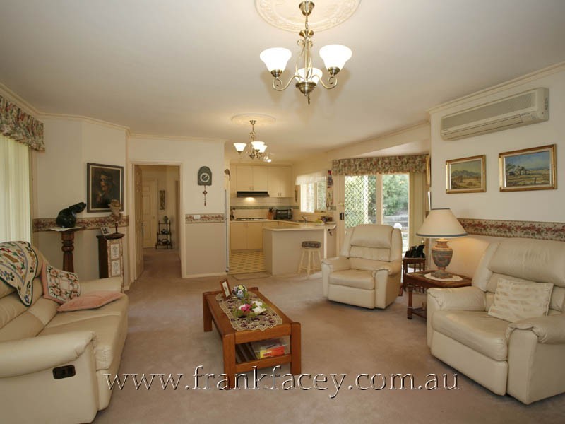 6 Julius Court, Berwick VIC 3806