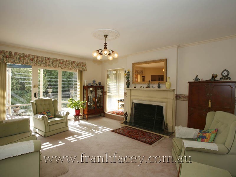 6 Julius Court, Berwick VIC 3806