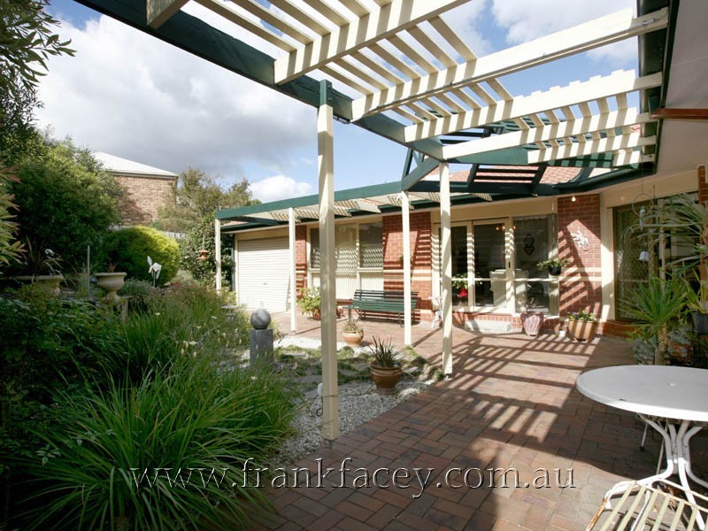 6 Julius Court, Berwick VIC 3806