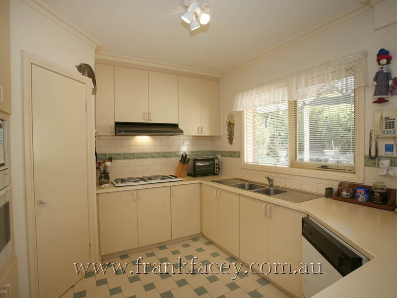 6 Julius Court, Berwick VIC 3806