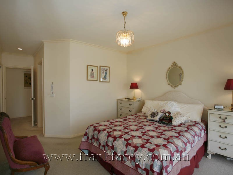 6 Julius Court, Berwick VIC 3806