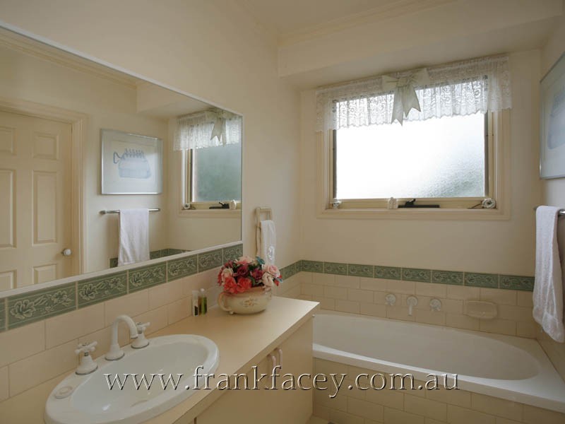 6 Julius Court, Berwick VIC 3806