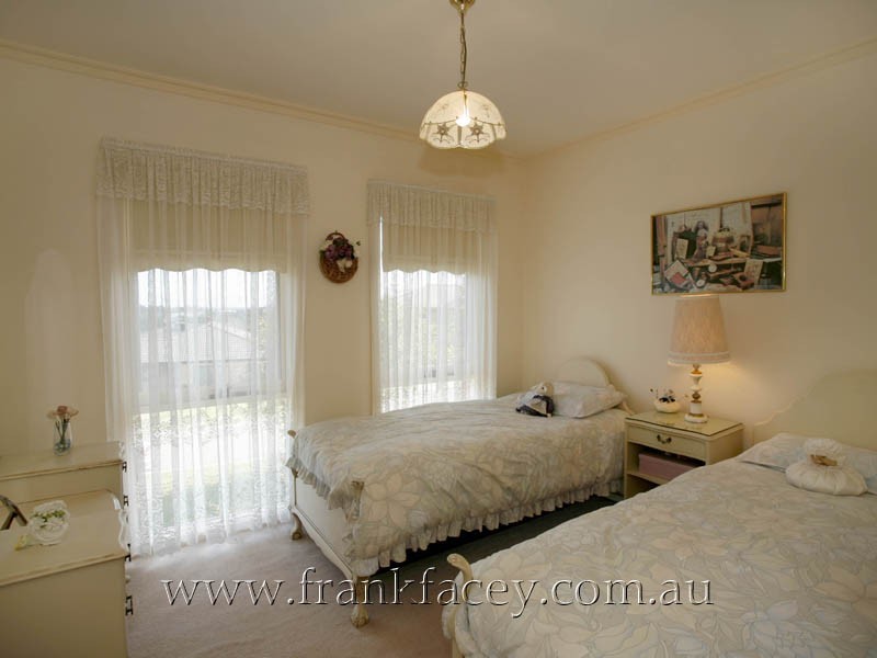 6 Julius Court, Berwick VIC 3806