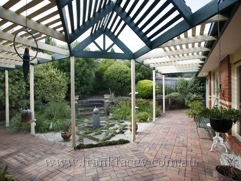 6 Julius Court, Berwick VIC 3806