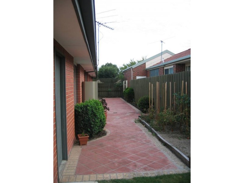 10 Delhuntly Rise, Narre Warren South VIC 3805