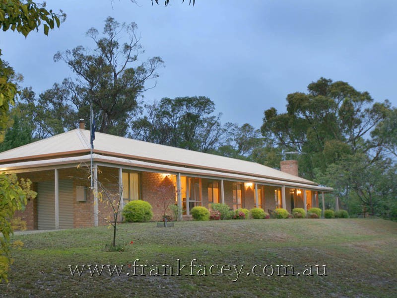 18 Quamby Avenue, Guys Hill VIC 3807