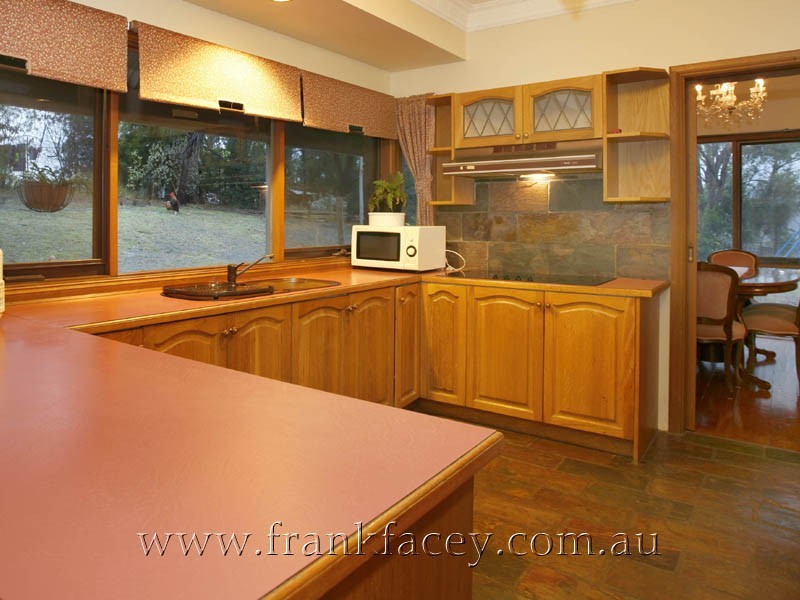 18 Quamby Avenue, Guys Hill VIC 3807