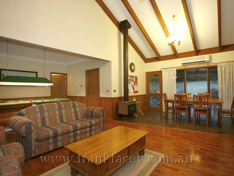 18 Quamby Avenue, Guys Hill VIC 3807