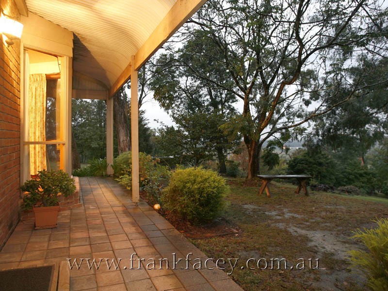 18 Quamby Avenue, Guys Hill VIC 3807